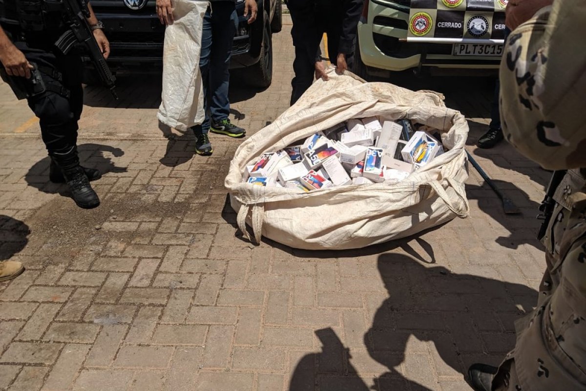 Três suspeitos de roubar mais de 300 celulares em loja de eletrodomésticos morrem em confronto com a polícia