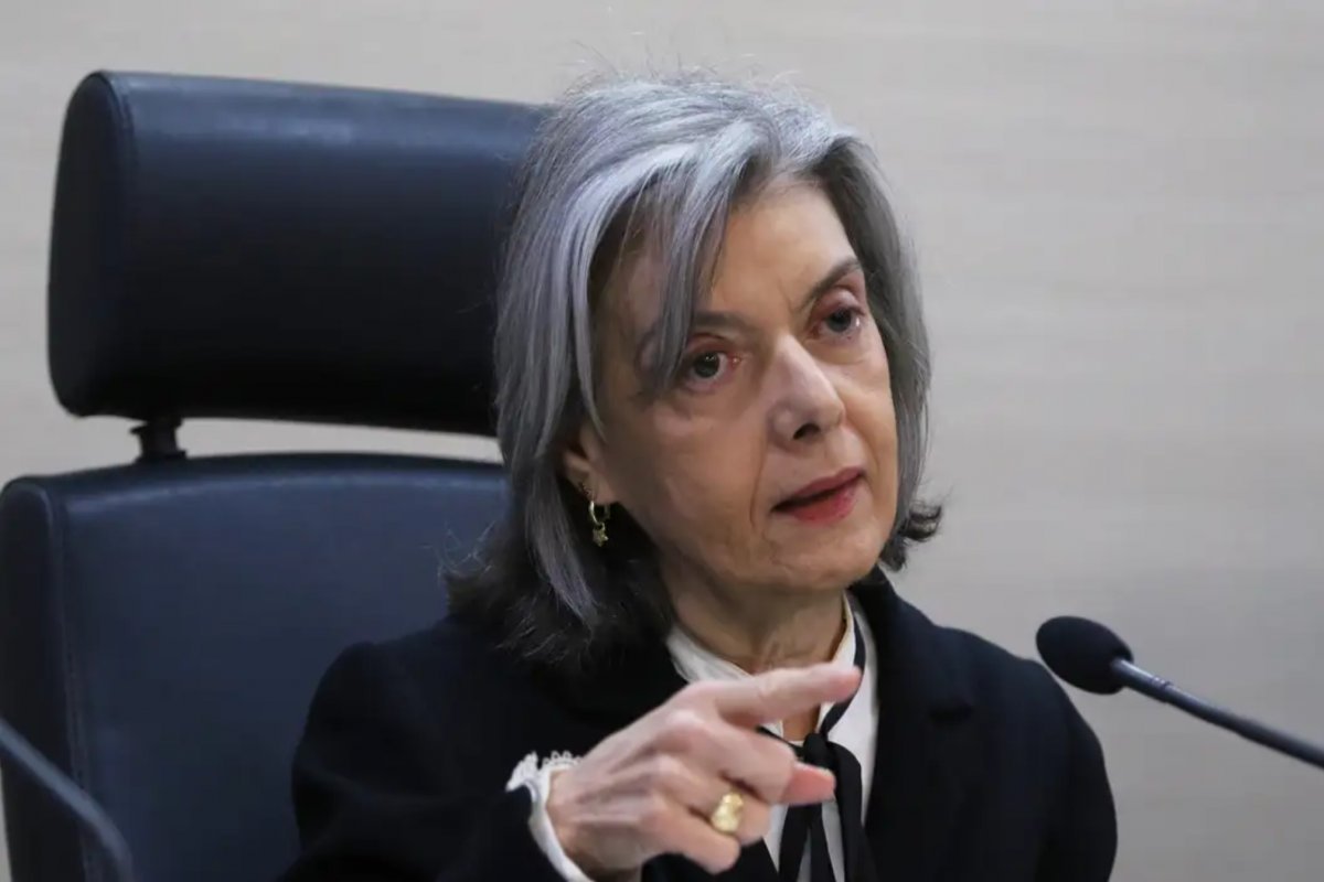 Dizem que fomos silenciosas; mentira, fomos silenciadas, diz Cármen, única mulher no STF