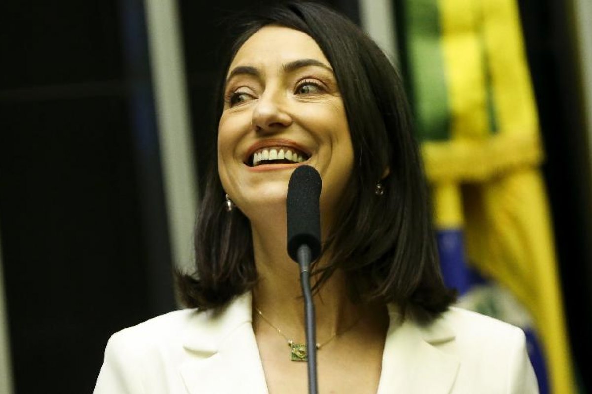 Com possível cassação de Moro, Rosângela muda título eleitoral para o Paraná de olho no Senado