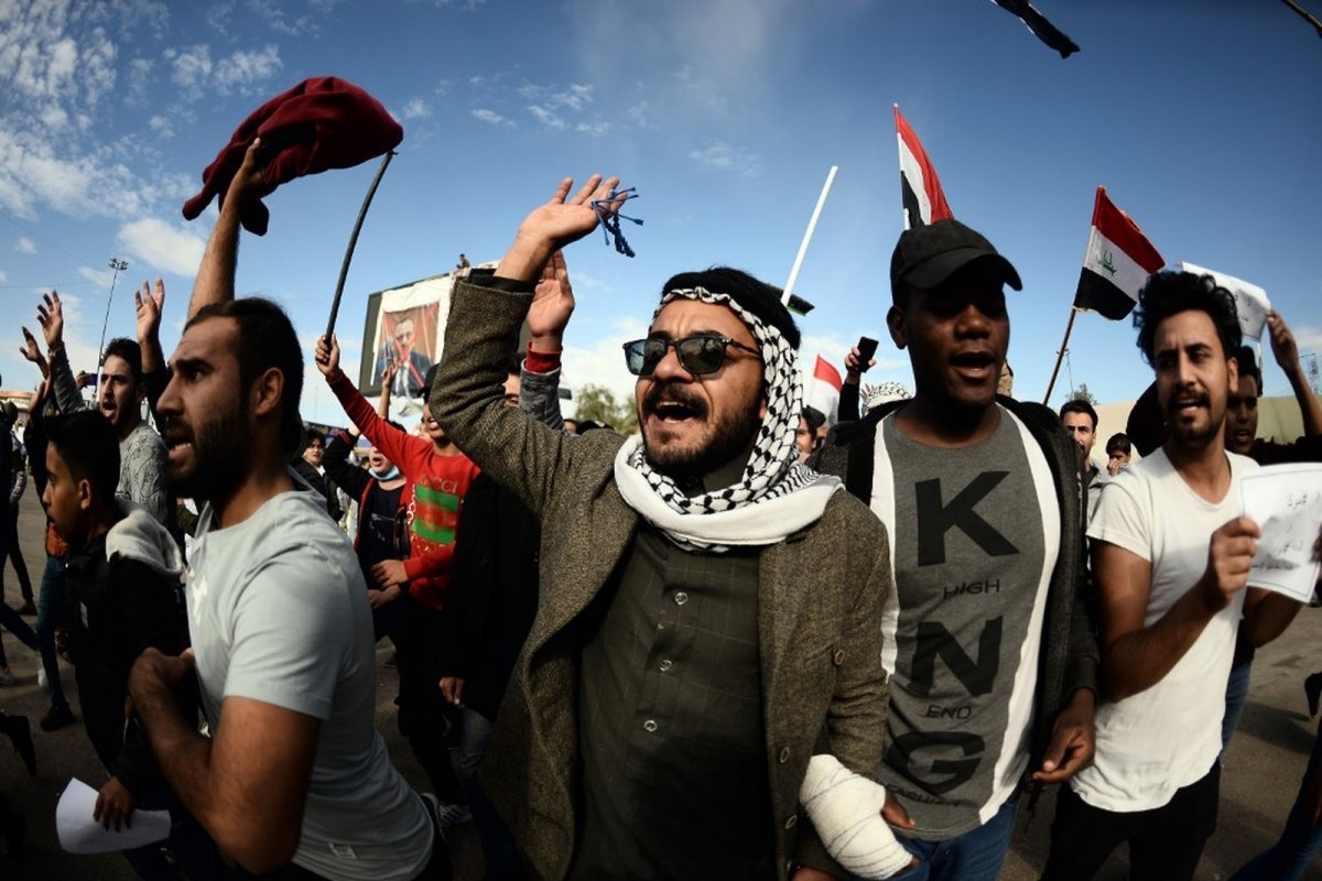 Autoridades iranianas usam balas reais contra manifestantes