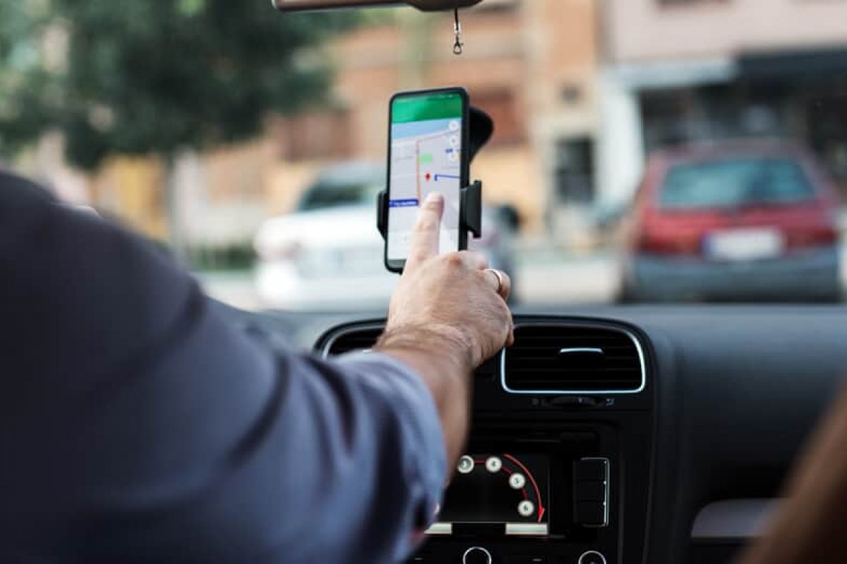 Regulamentação de trabalho por app: entenda o projeto de lei e saiba o que pensa especialistas e categoria