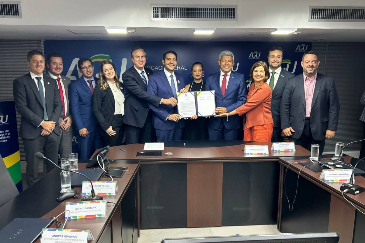 Jerônimo faz acordo com AGU e MEC e garante novo repasse de precatórios do FUNDEF para a Bahia