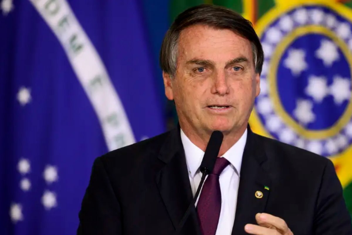 Moraes proíbe ida de Bolsonaro a eventos das Forças Armadas e da PM