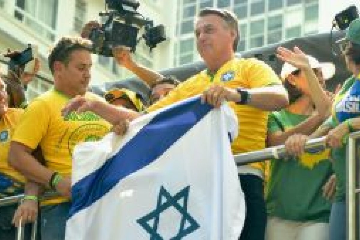 Com passaporte confiscado, Bolsonaro pedirá autorização do STF para visitar Israel