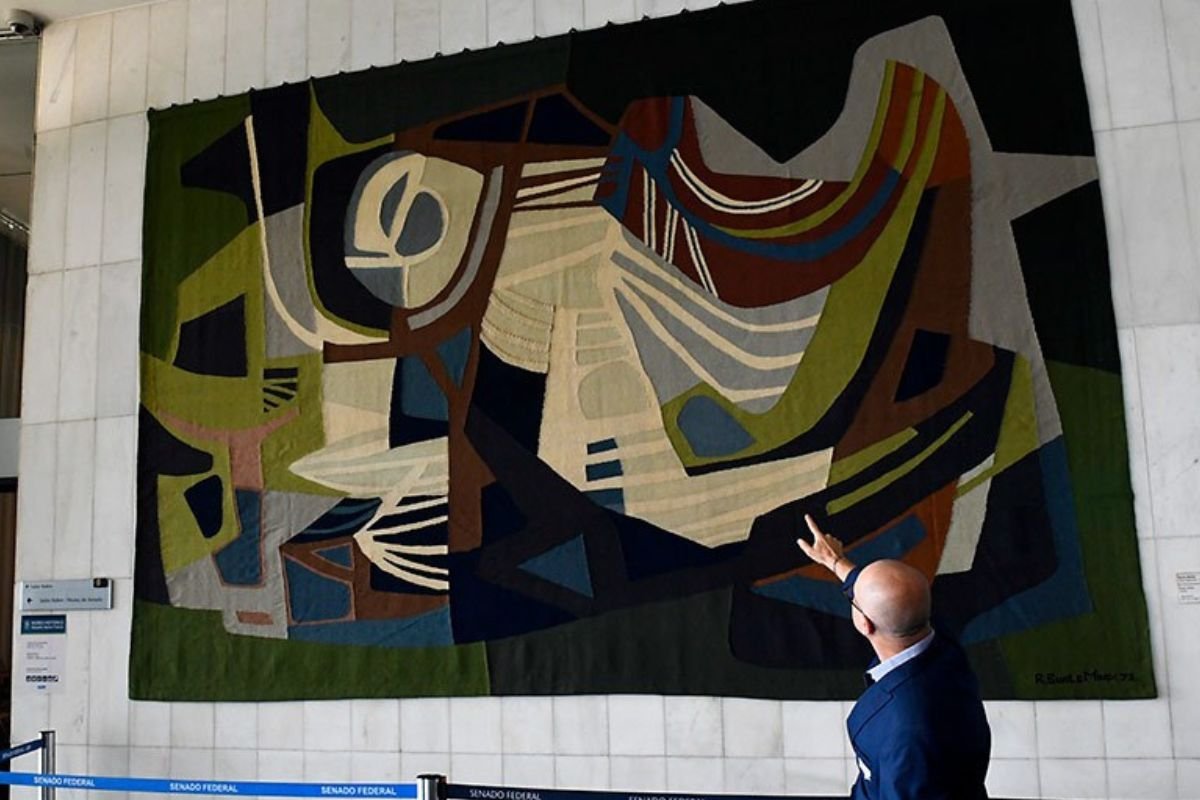 Livro vai mostrar facetas do multiartista Burle Marx na tapeçaria e no design de jóias!