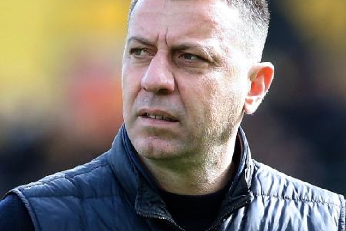 Treinador que deu cabeçada em jogador é demitido na Itália