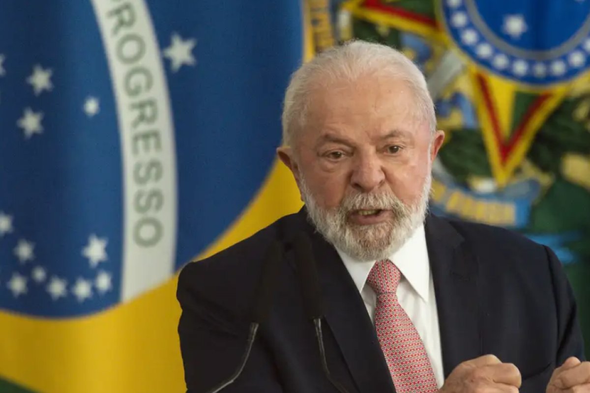 Lula diz que Petrobras tem que pensar nos 200 milhões de brasileiros e que mercado é dinossauro voraz
