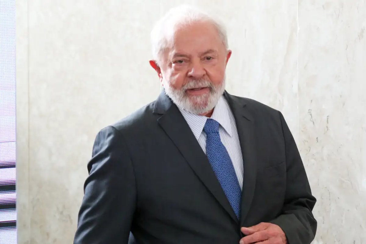 "O Brasil está polarizado entre duas pessoas, não são nem dois partidos", diz Lula