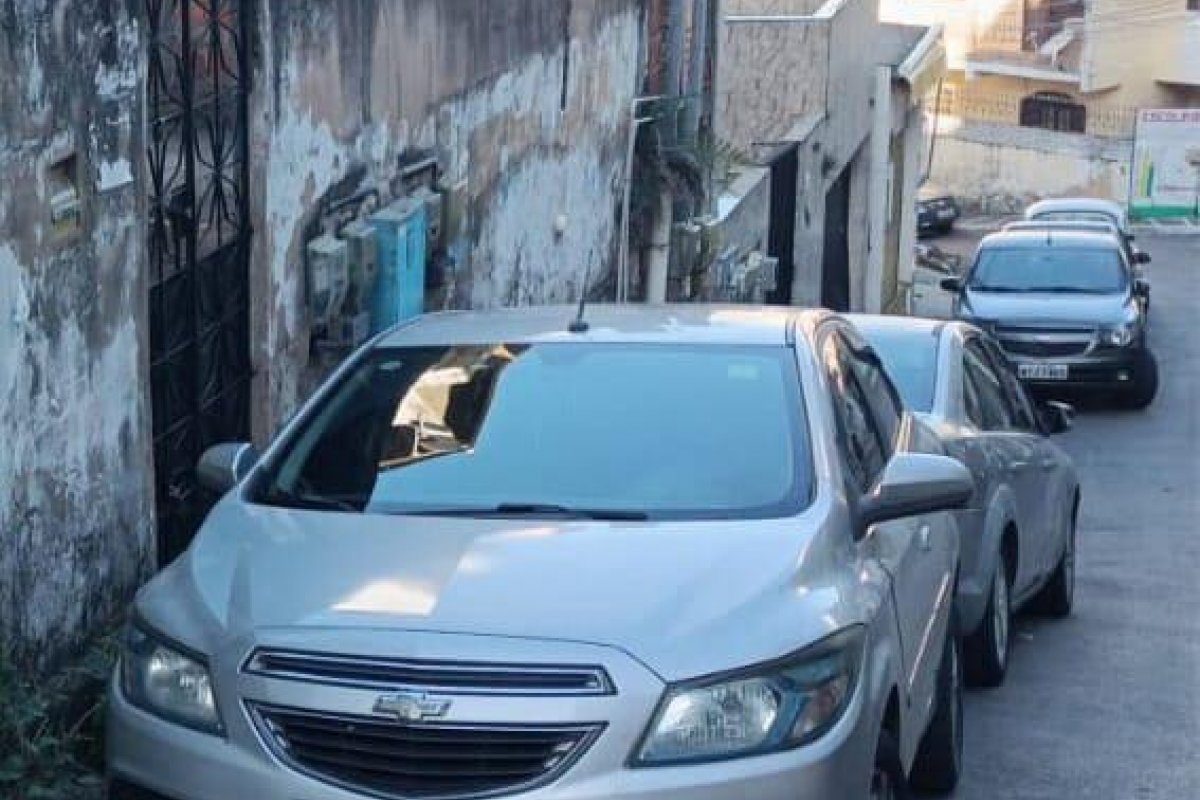 Polícia Militar recupera carro com restrição no Engenho Velho da Federação