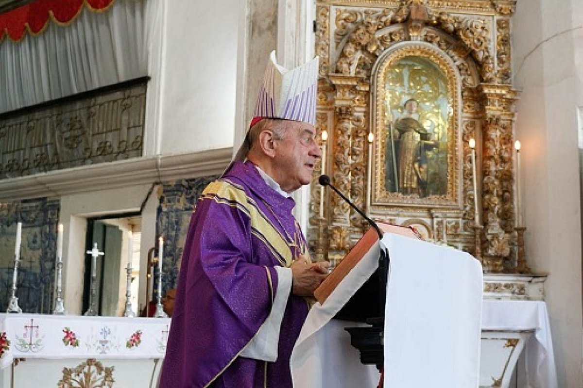 Dom Murilo Krieger celebra Missa pelo 30º dia da morte dos motoristas vítimas de chacina, em Salvador 