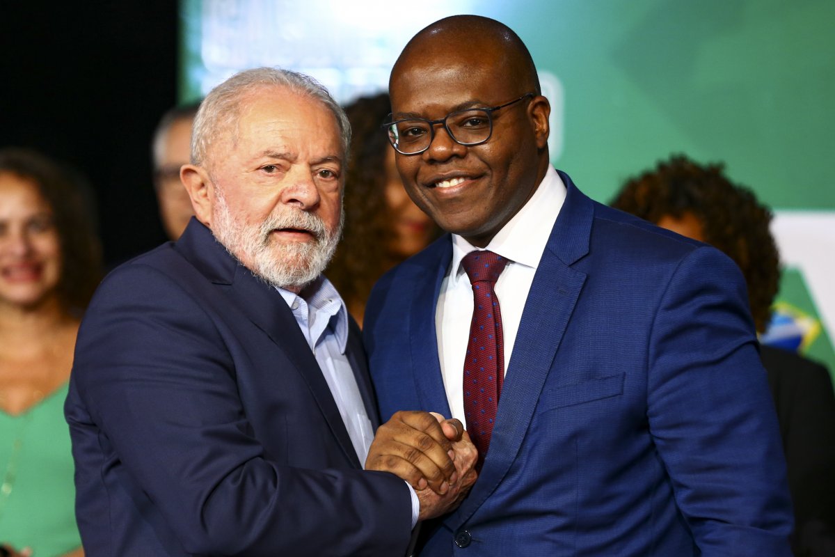 Ministério cancela ato sobre 60 anos do golpe militar após decisão de Lula