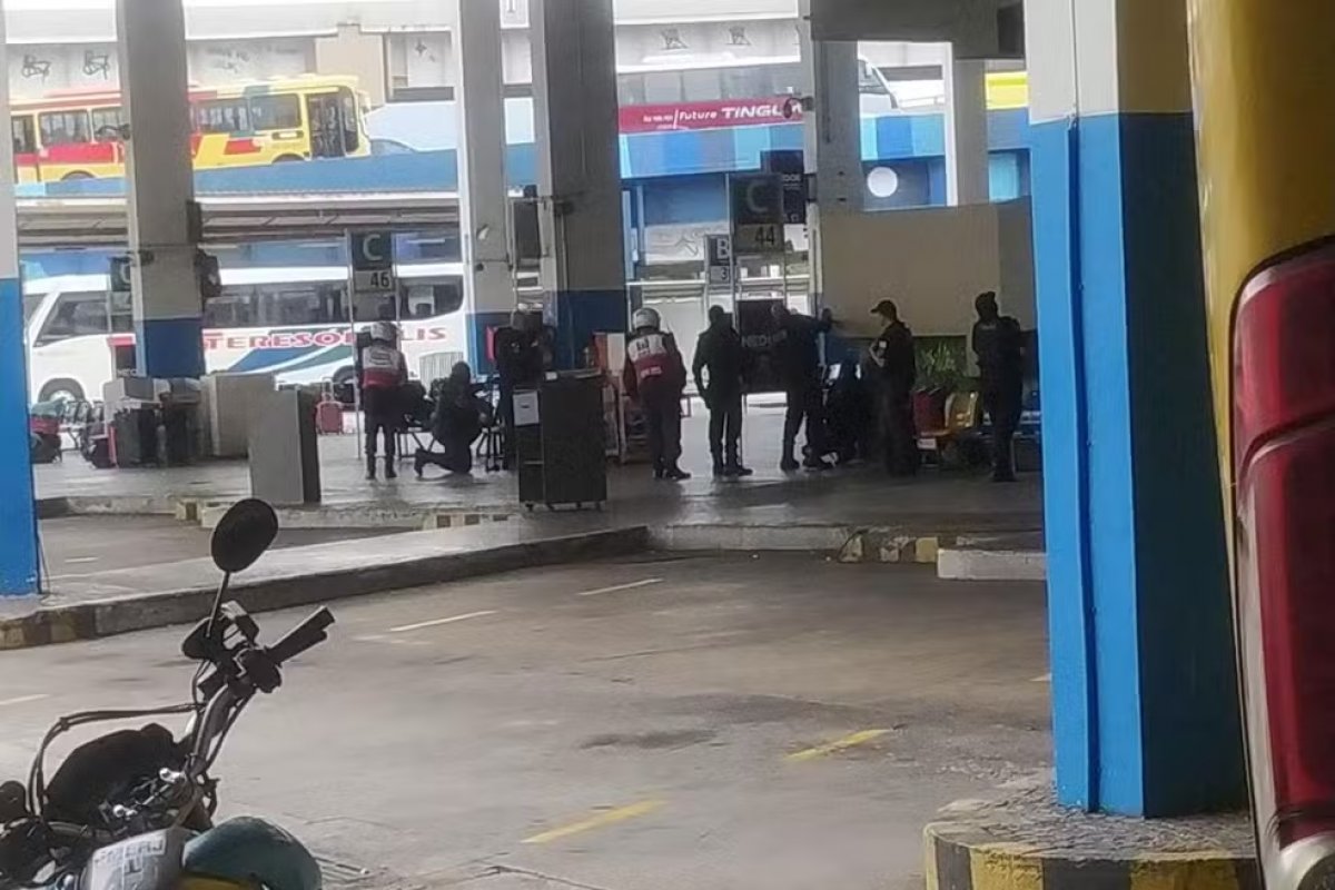 Homem faz reféns em ônibus na Rodoviária do Rio de Janeiro