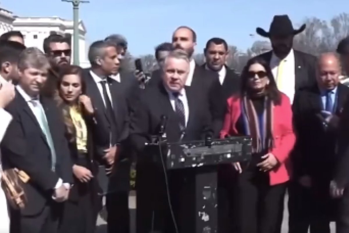 Vídeo: "Brasileiros têm sido alvo de violações de direitos humanos", diz presidente de Comitê da Câmara dos EUA