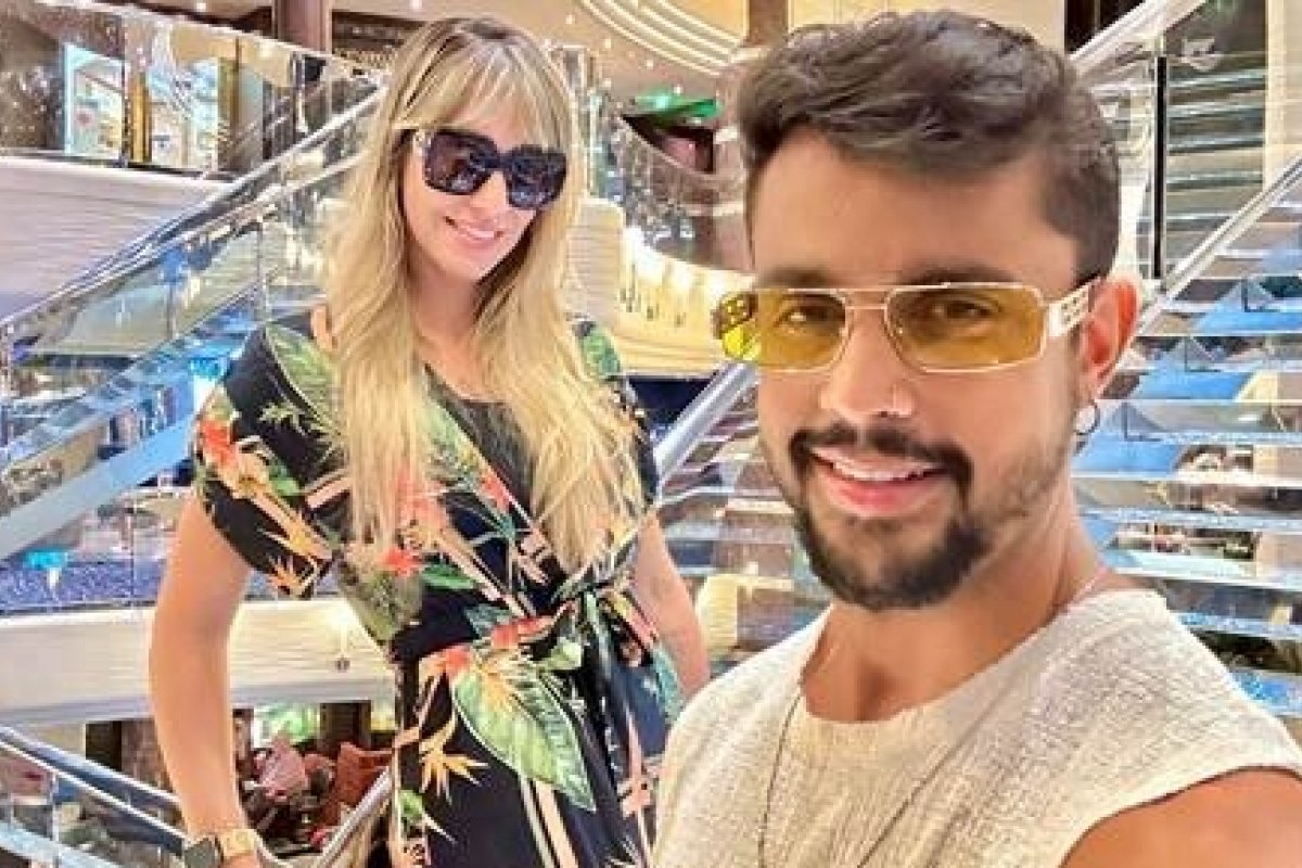 De férias, cantor Lincoln curte o Caribe com a esposa!