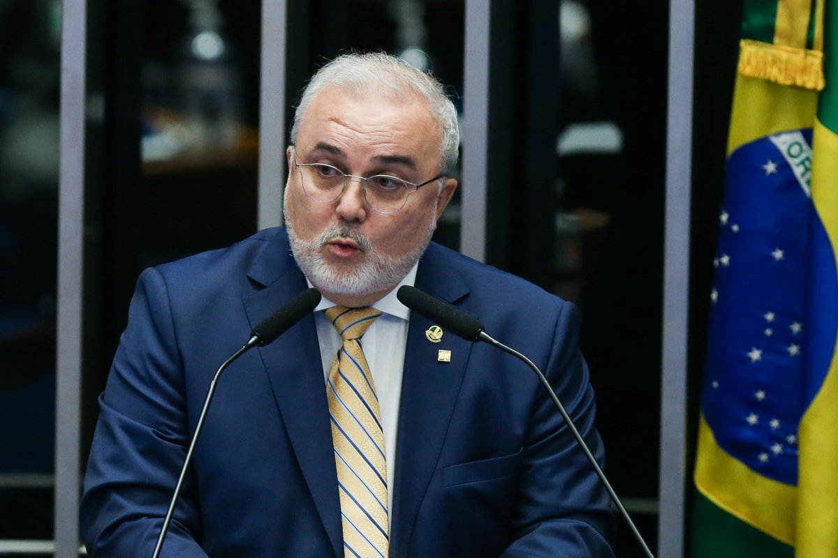 Comissão do Senado aprova convite a presidente da Petrobras para falar sobre crise dos dividendos
