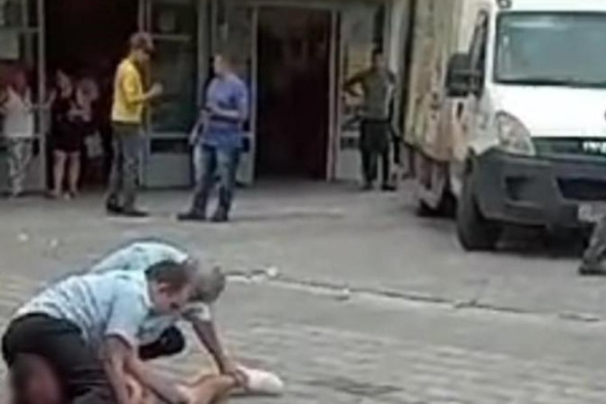 Homem de 55 anos morre após ser imobilizado por seguranças em mercado de MG