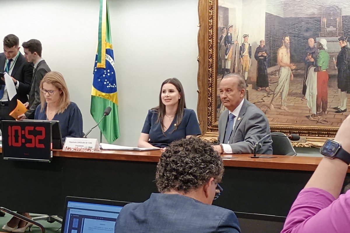 Longos pronunciamentos da base governista impedem votação de projetos da ‘bancada da bala’ na CCJ