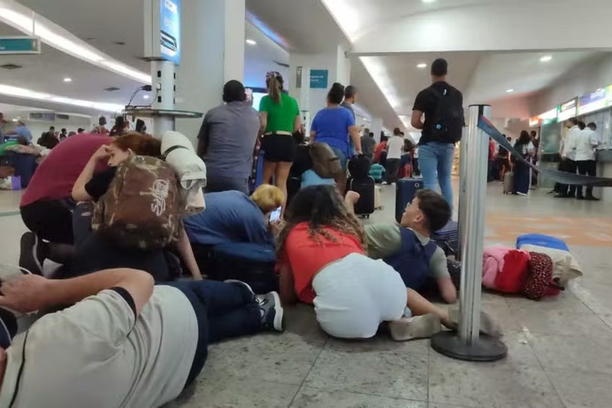 'Todo mundo se jogou no chão', diz passageiro sobre tiros na rodoviária do Rio