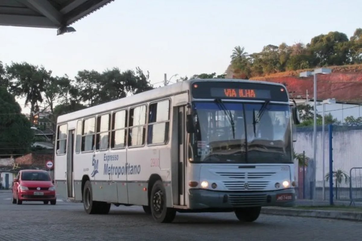 Rodoviários de empresas da RMS decretam greve por tempo indeterminado