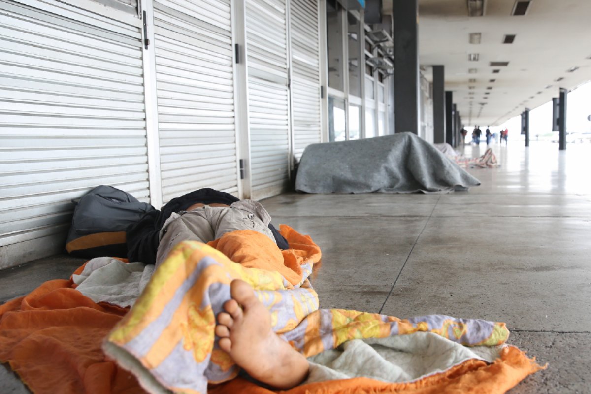 Brasil reverte queda em IDH, mas perde duas posições