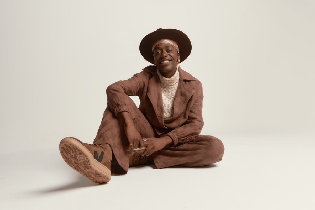 Com cinco faixas inéditas, Jota.pê completa o álbum "Se o Meu Peito Fosse o Mundo"!