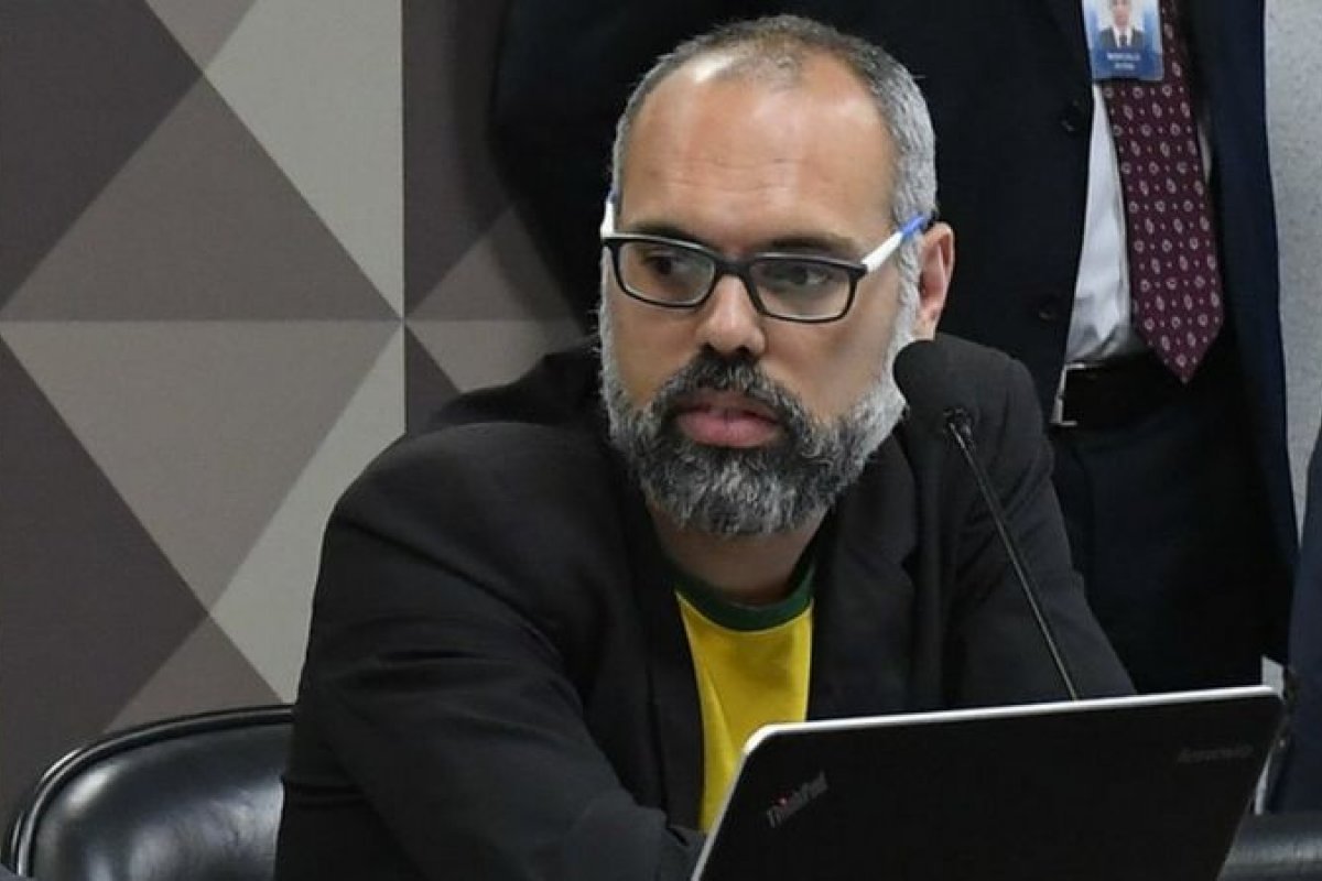 Allan dos Santos provoca Moraes e anuncia conta no OnlyFans