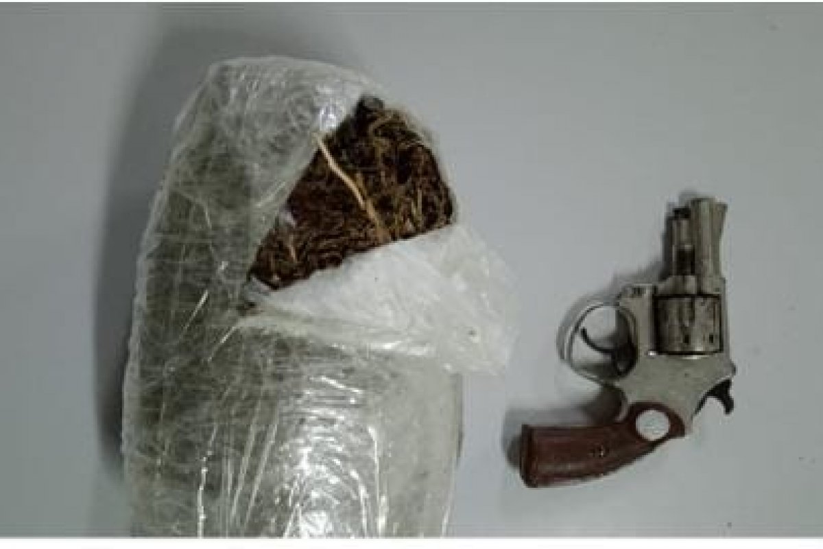 Polícia Militar apreende arma e droga em Euclides da Cunha