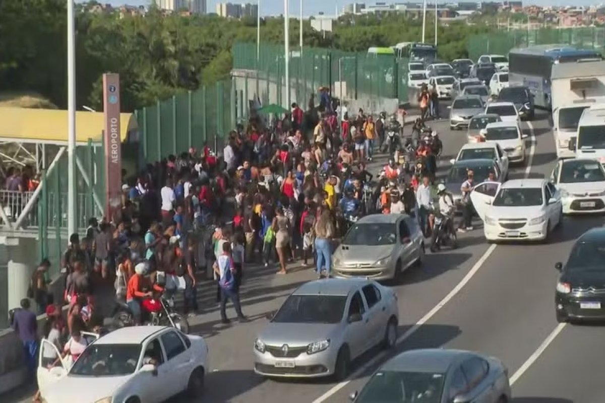 Ônibus metropolitanos retornam às atividades após fim da greve nesta quinta-feira (14)