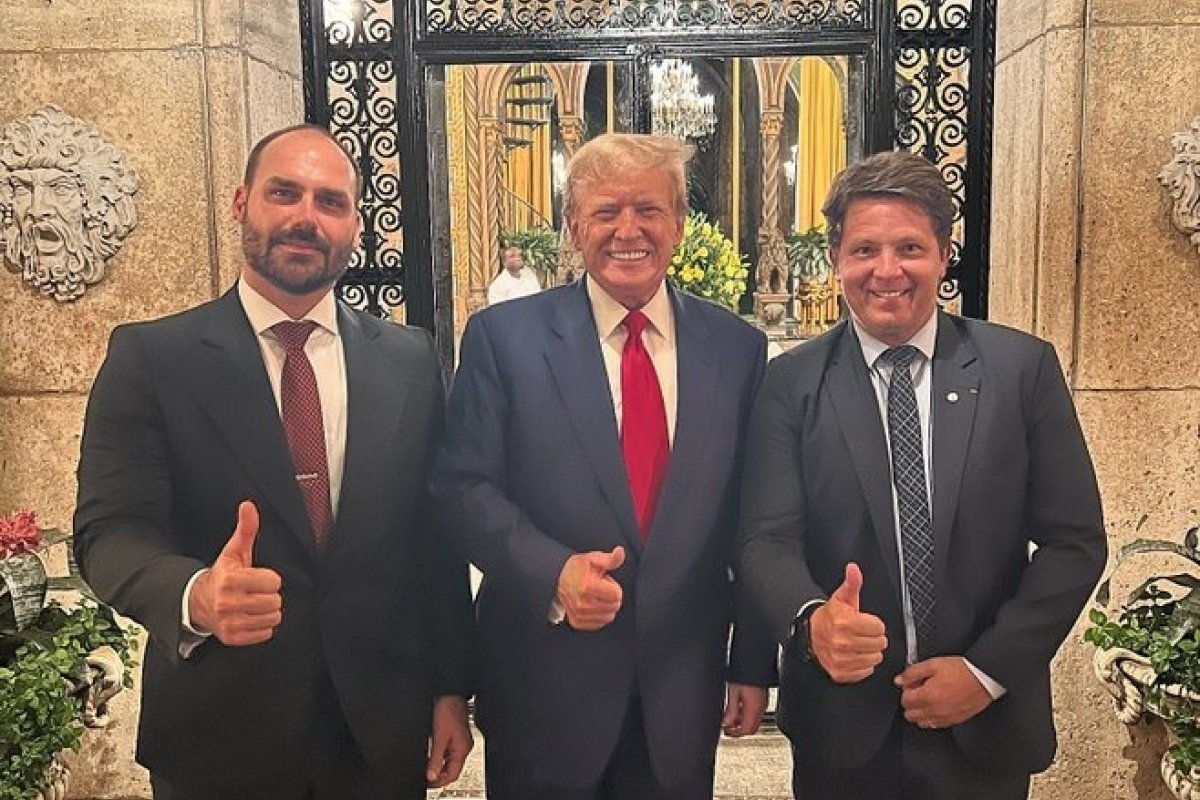 Trump recebe Eduardo Bolsonaro e Mario Frias na Flórida