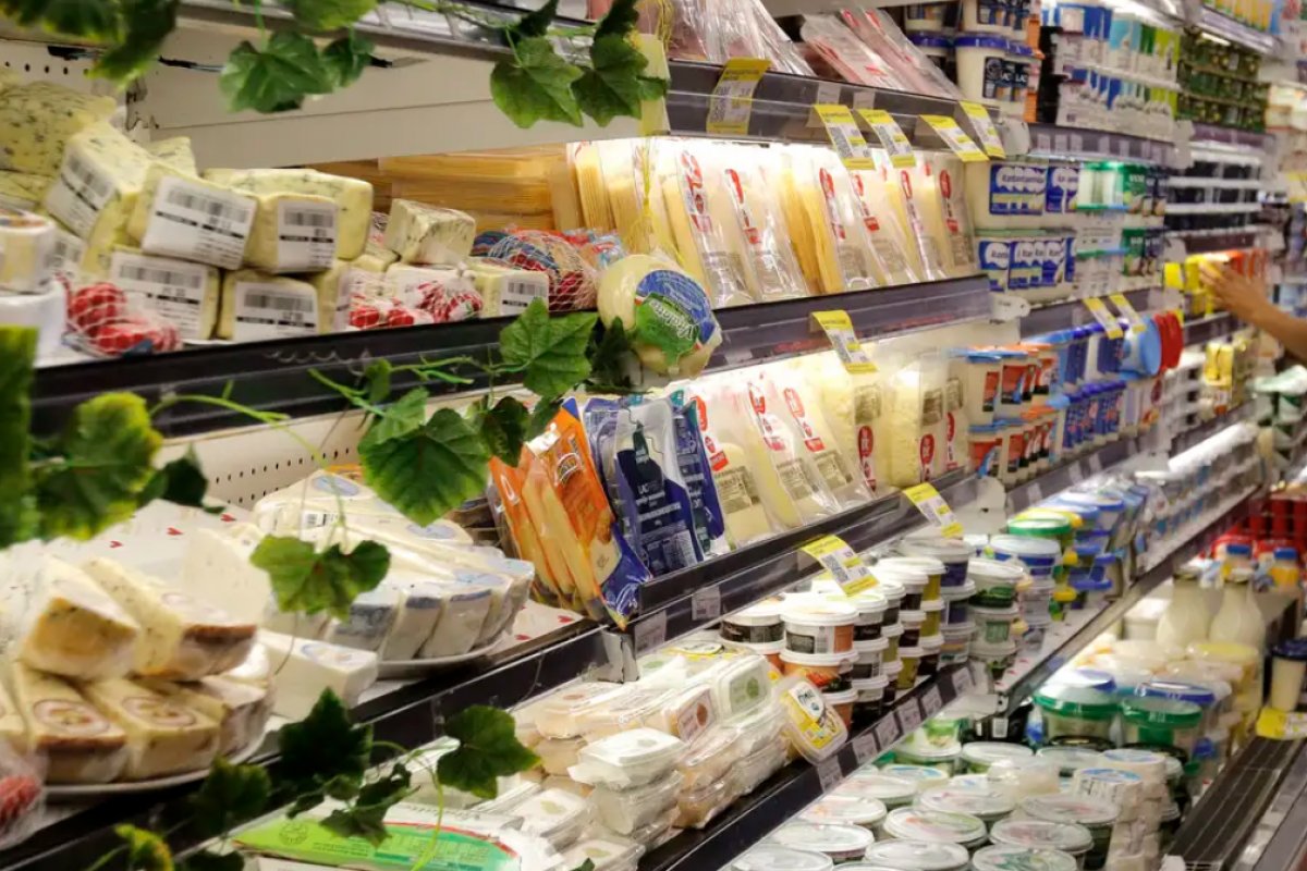 28% dos alimentos industrializados têm sódio em excesso, aponta Anvisa