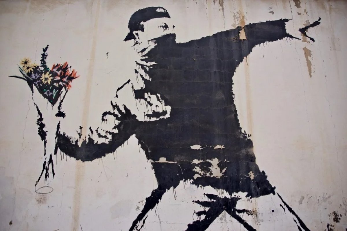 Batalha judicial pode obrigar o artista misterioso conhecido como Banksy a revelar sua identidade