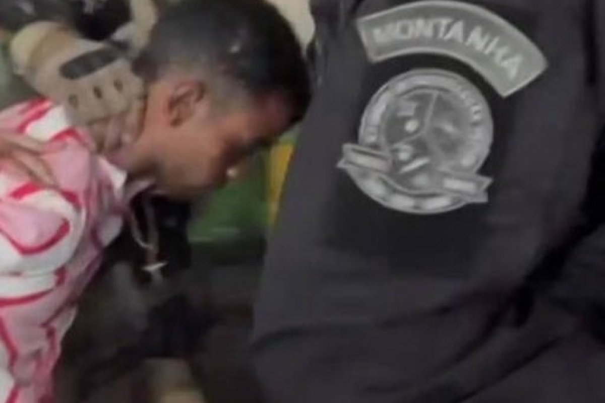 Sequestrador de ônibus no RJ exigiu presença da imprensa para se entregar, dizem reféns