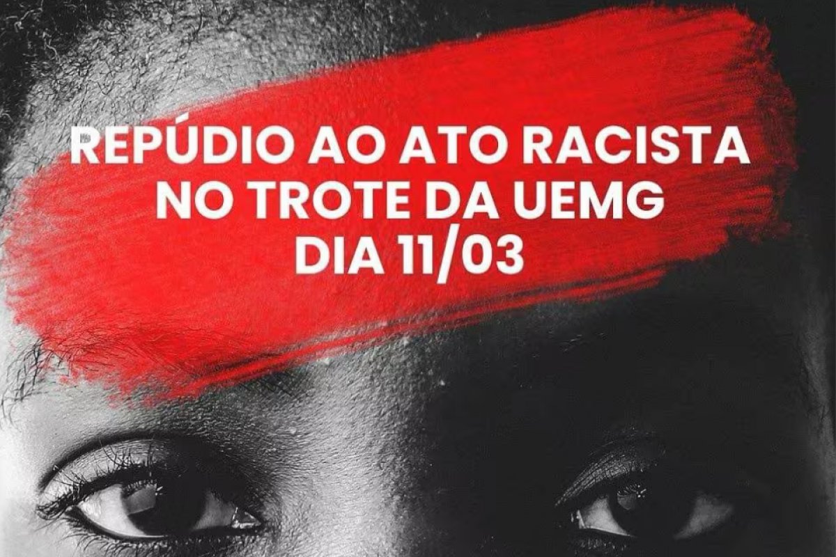 Alunas negras recebem placas com palavras de cunho racista em trote da UEMG
