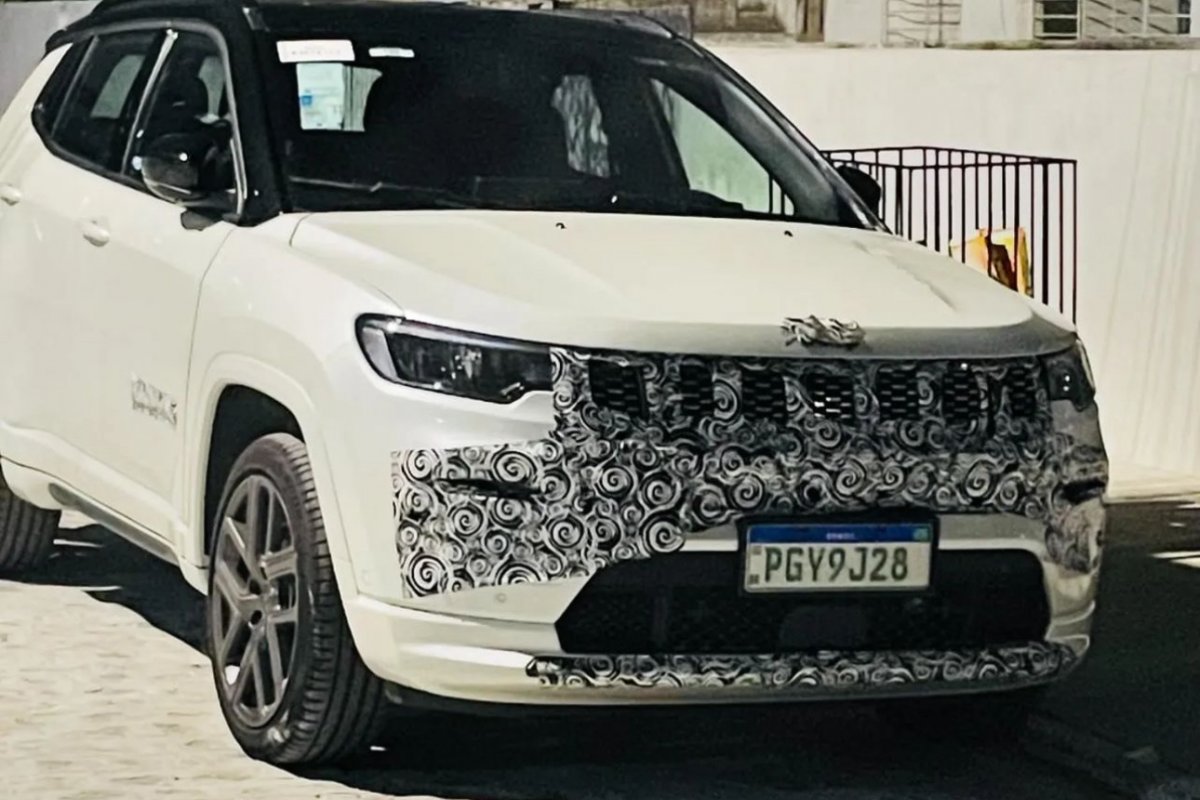 Jeep Compass flagrado em Pernambuco indica nova versão híbrida