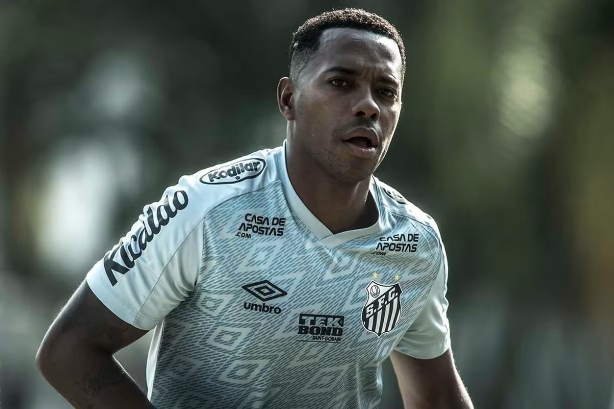 'Não peço para me inocentarem sem provas, eu tenho provas', diz Robinho