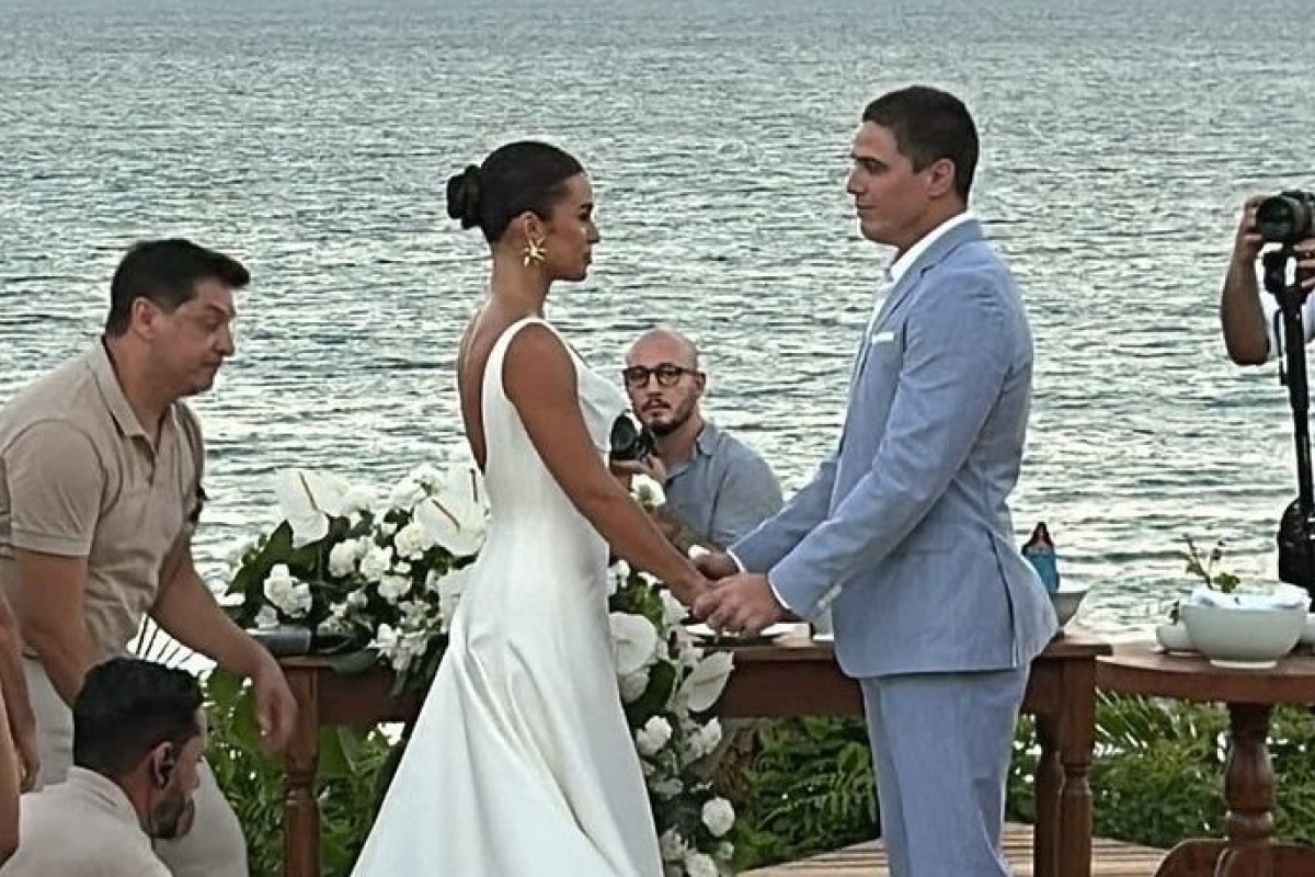 Influencer Mari Saad e o ator Rômulo Arantes Neto se casam na Bahia!