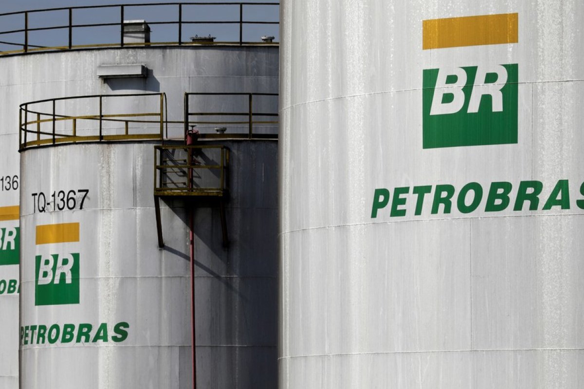 Petrobras anuncia redução de 3% no preço médio da gasolina e do diesel nas refinarias