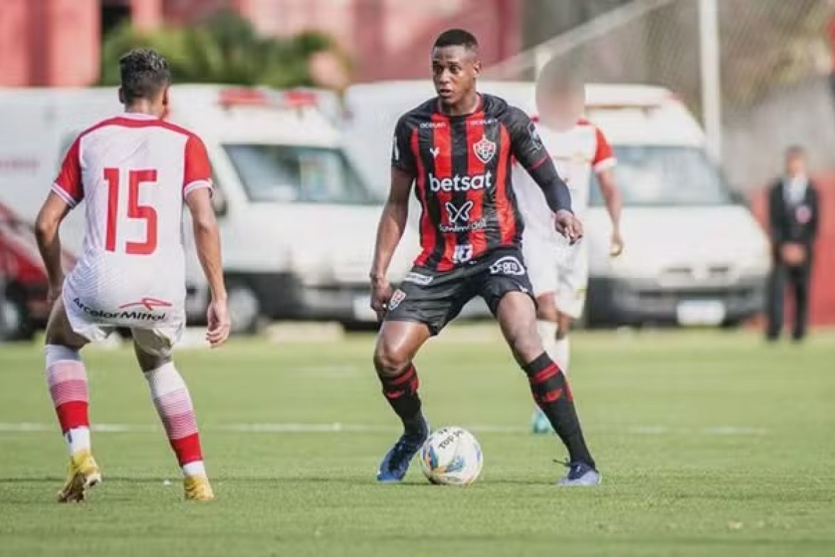 Vitória recebe o Barcelona no Barradão buscando garantir vaga na final do Campeonato Baiano