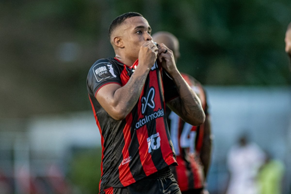 Vídeo: Vitória passa por cima do Barcelona de Ilhéus de virada e volta a uma decisão de Baiano depois de seis anos