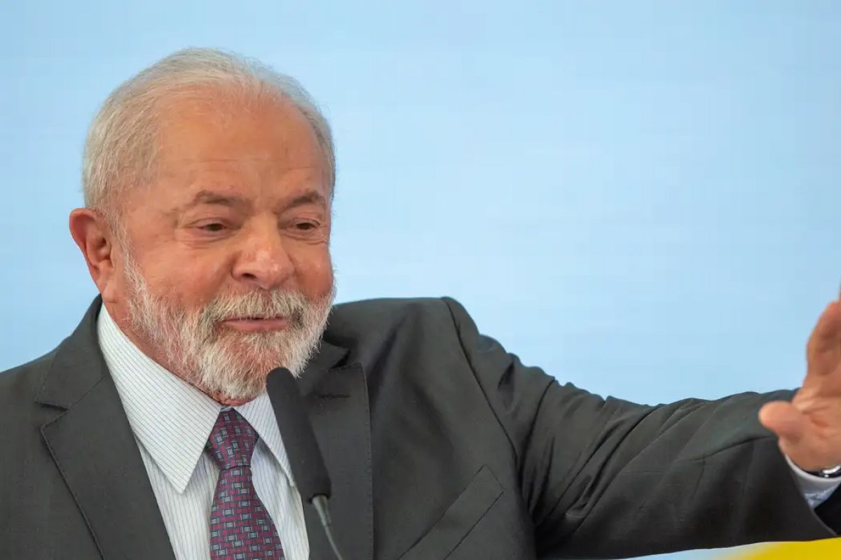 Lula chama Bolsonaro de 'covardão' e condena golpe de Estado supostamente elaborado por ex-presidente