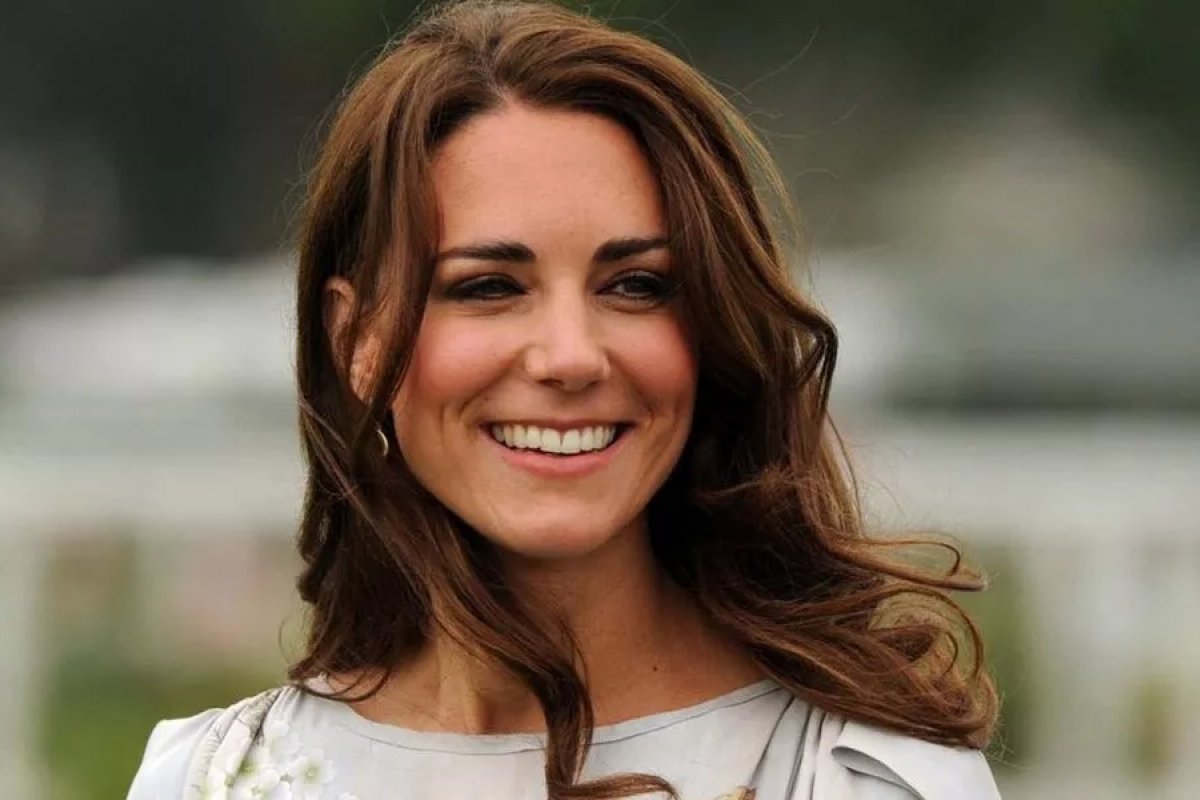 Kate Middleton é vista em público, aparentando estar feliz e saudável, diz jornal