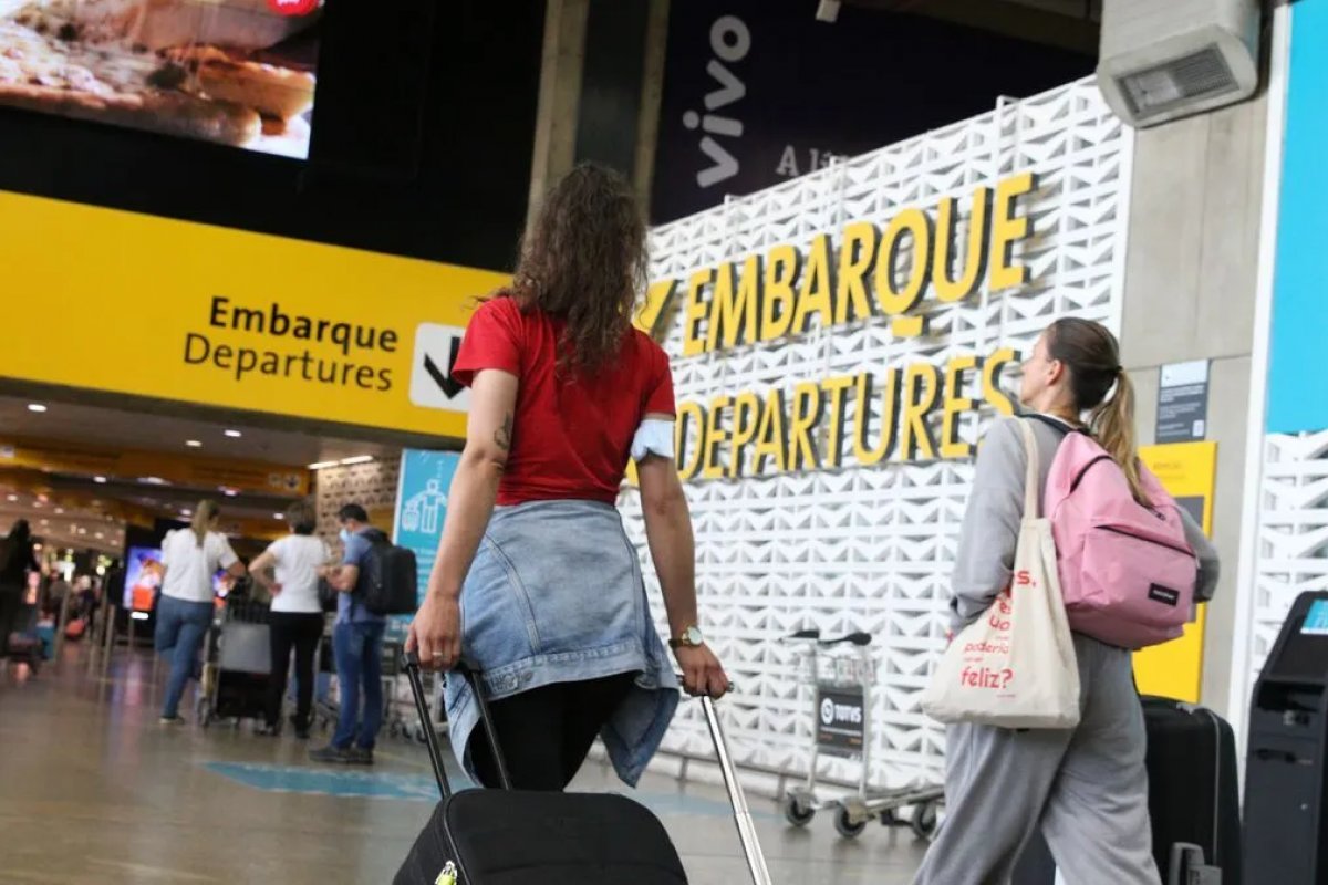 IGP-10: queda no preço das passagens aéreas contribui para redução da inflação ao consumidor em março