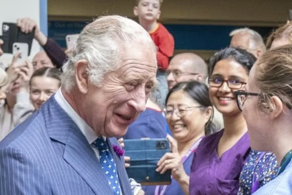 Rei Charles III cumpre agenda da monarquia, afirma assessoria