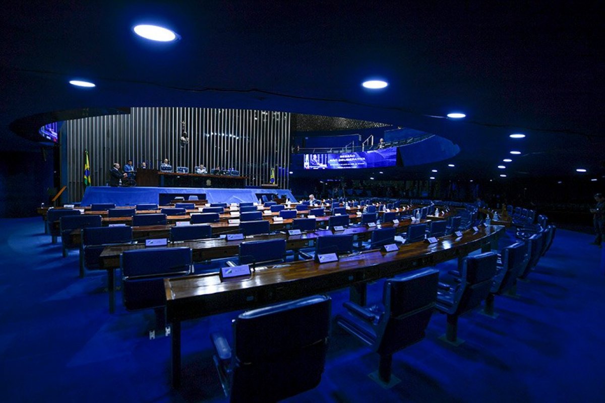 PEC das drogas é analisada no plenário do Senado nesta terça-feira (19)