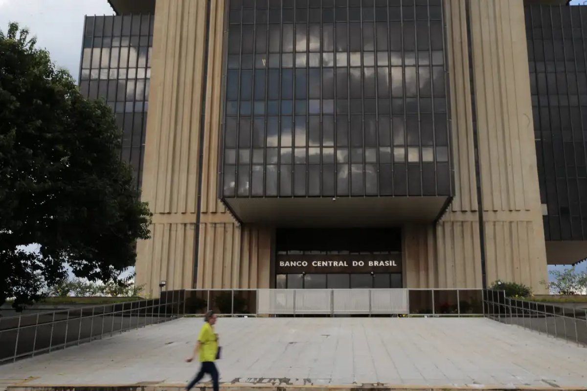 Reunião do Copom para definir nova taxa de juros começa nesta terça-feira (19)