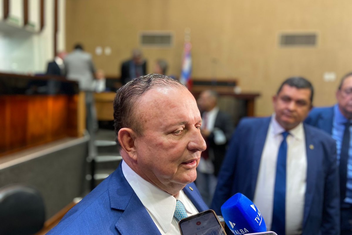 Adolfo Menezes comemora aprovação da PEC da Reeleição: ''foi uma vitória''