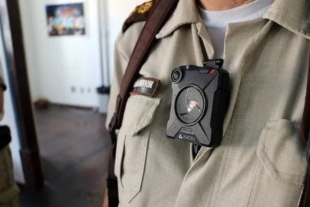 Câmeras para fardas policiais aguardam liberação para serem implementadas, diz Jerônimo
