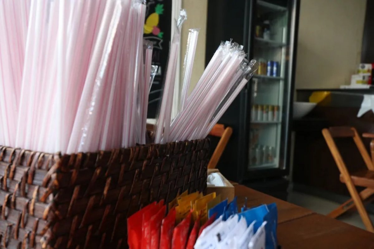 Salvador proíbe fornecimento de canudos plásticos em estabelecimentos comerciais