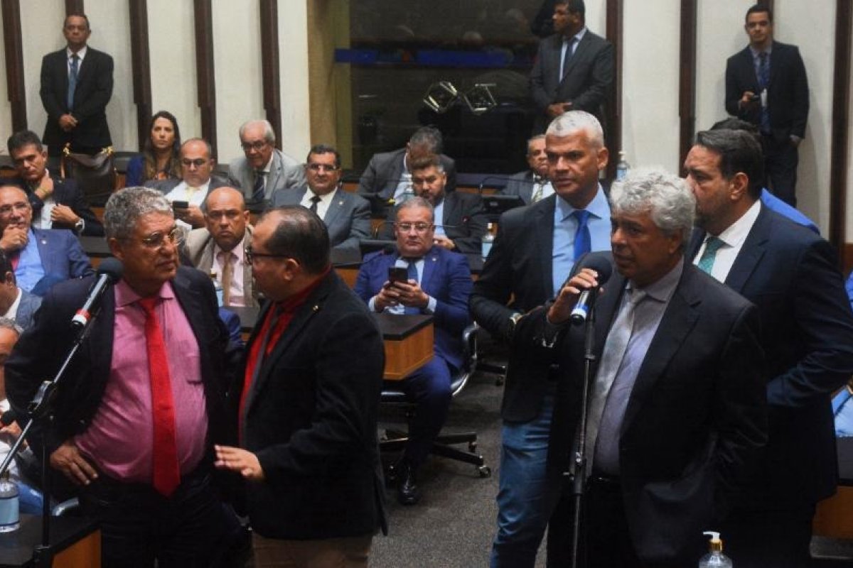 ALBA aprova urgência para empréstimo de R$ 400 milhões solicitado por Jerônimo