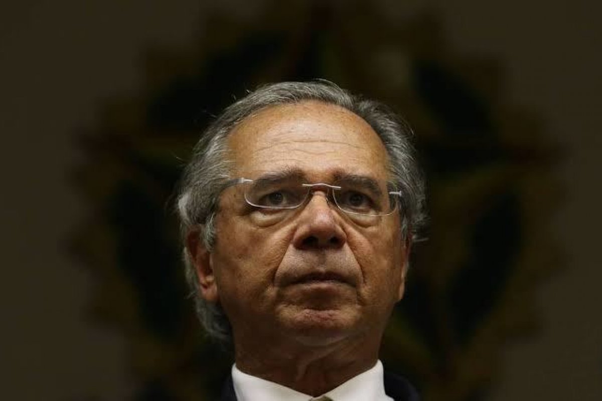 Governo estuda corrigir defasagem do salário mínimo ainda este ano